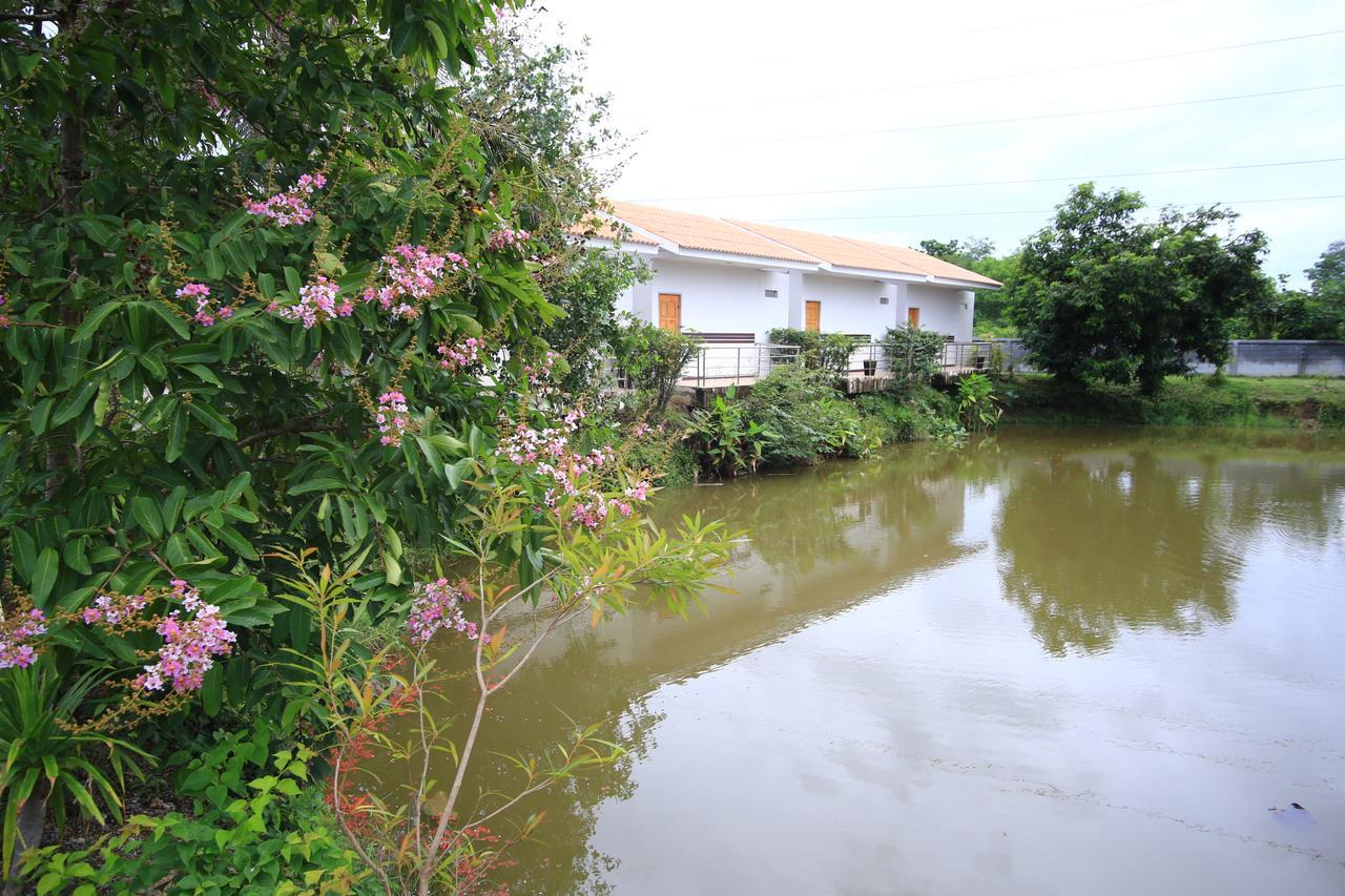 Baanpooya Hotel And Resort Tak Exteriér fotografie